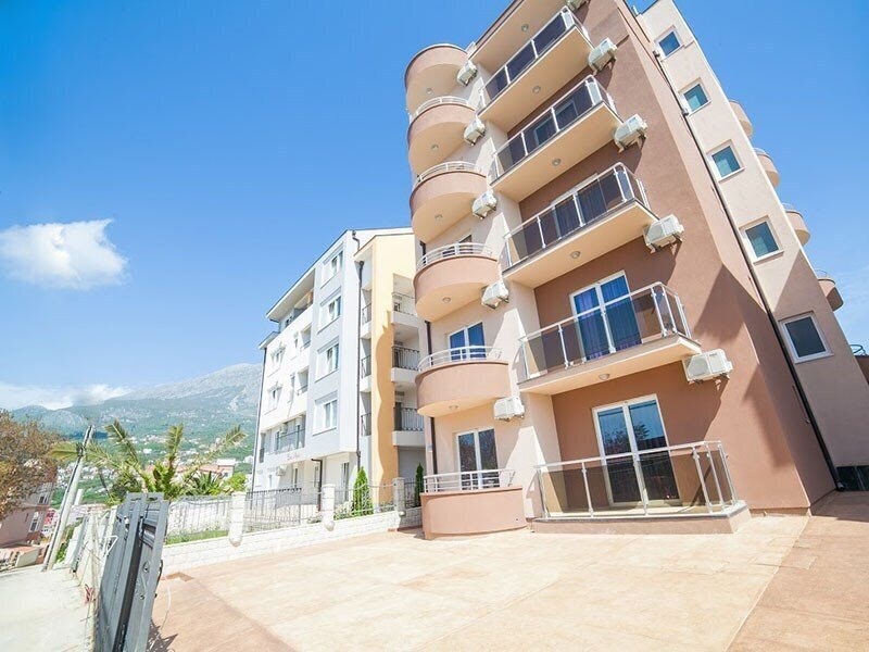 Отель Lara Dobra Voda (ex. Lara S Apartment) 3*